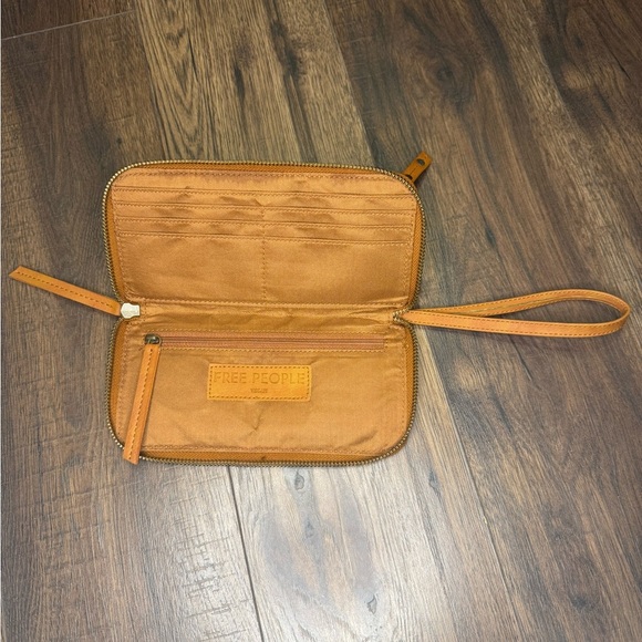 Free People Vegan Leather Brown Distressed Wallet Wristlet NWOT - Picture 3 of 8